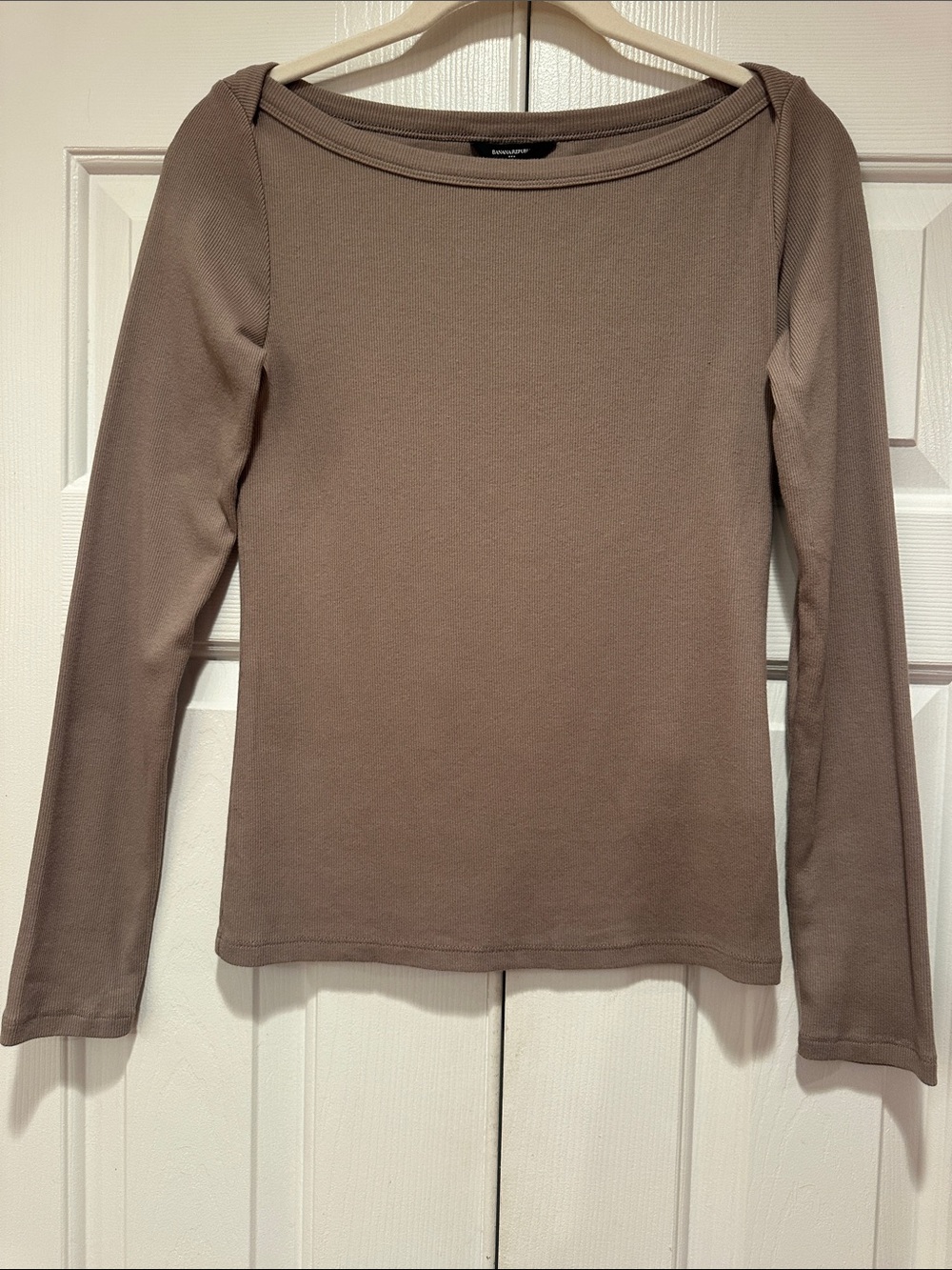 Banana Republic Factory Long-Sleeve Boat Neck Top in Taupe NWT size XS